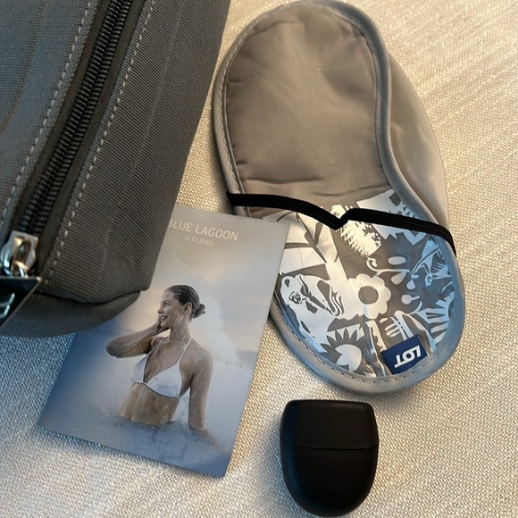 Iceland Air Toiletry Dopp Bag withh ear plugs and sleeping mask. Both bags incl - Picture 7 of 8